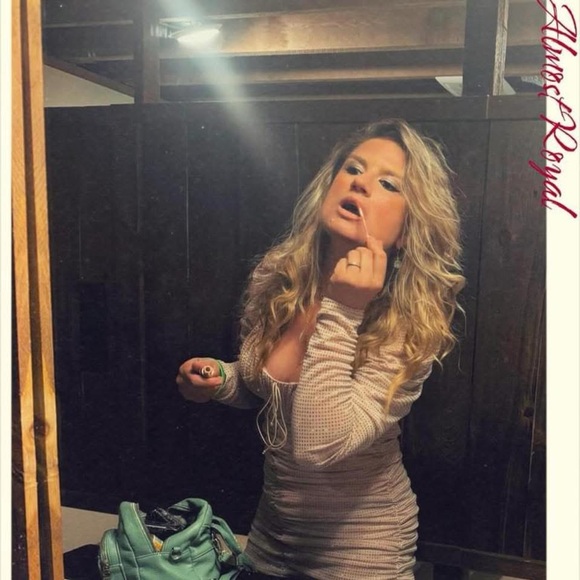 If it’s something I’ll wear, then I’ll share! - Picture 4 of 4